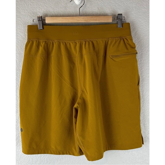 Lululemon T.H.E. Linerless Short 9" in Gold Spice, size Medium - Picture 6 of 9